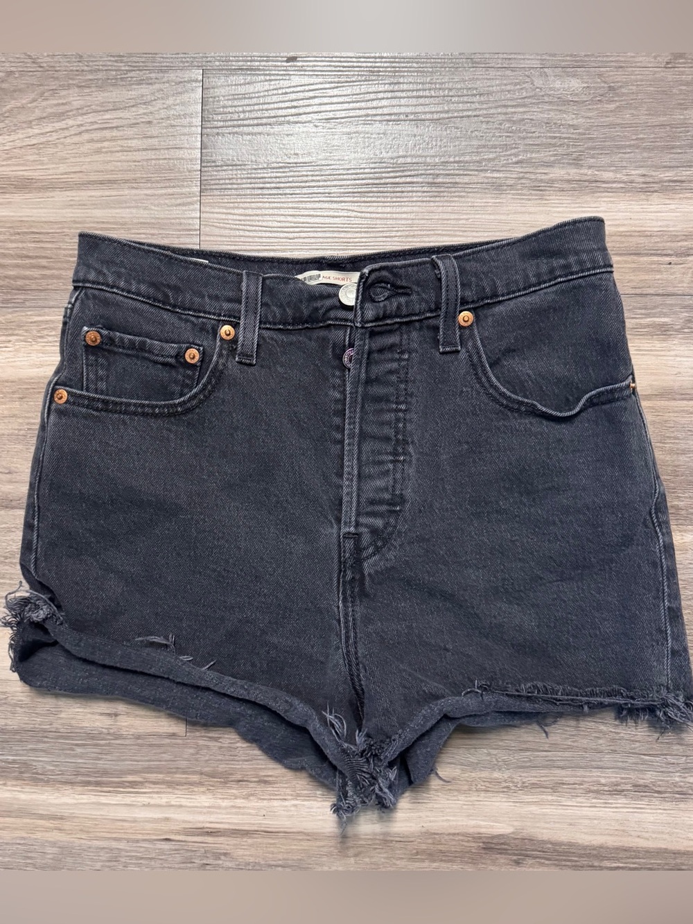 LEVIS RIBCAGE High-Waisted Black Denim Women’s Shorts